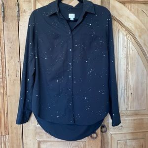 And EA WY black flowy bottom up star blouse